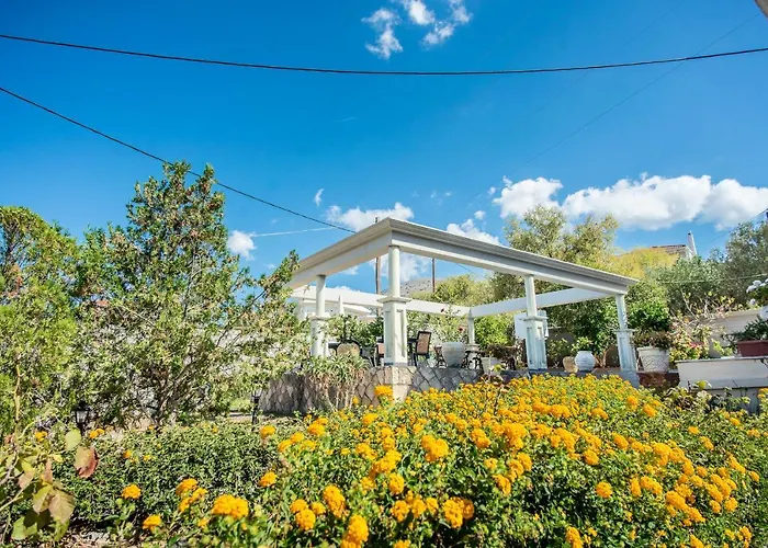 Aristotelis Apartmán Razáta