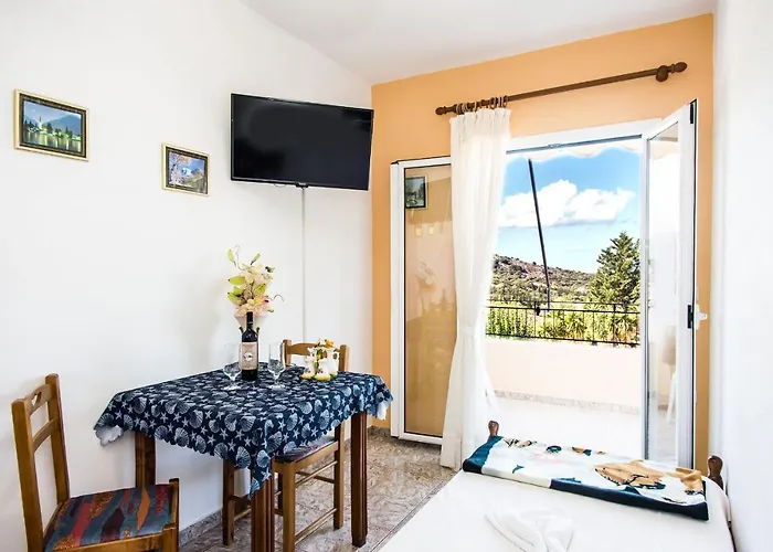 Aristotelis Apartmán Razáta