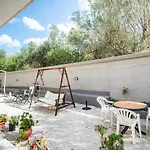 Aristotelis Apartment *
