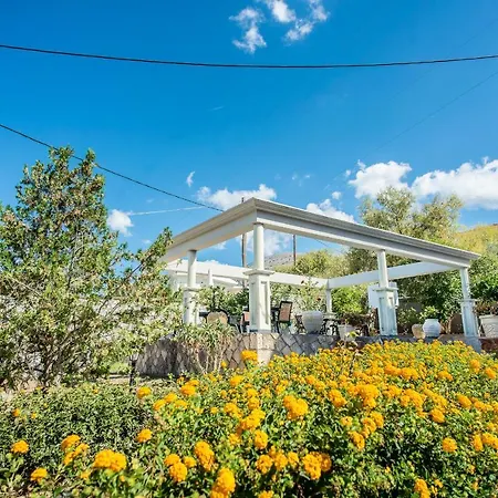 Aristotelis Appartement Razáta