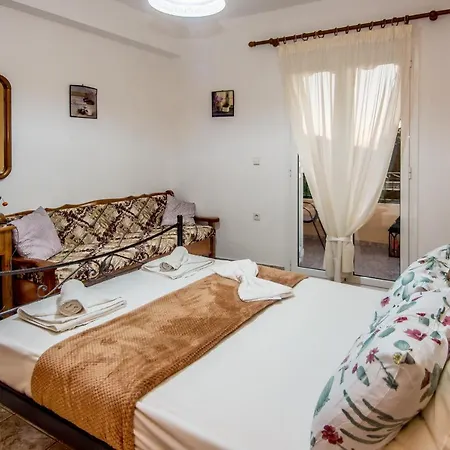 Aristotelis Apartamento