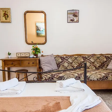 Aristotelis Apartamento Razáta